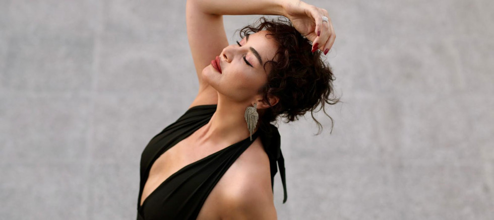 EBRU ELVER’DEN YENİ SINGLE: “AŞK LÜTFEN GEL”