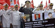 Üniformaları ile çıktılar